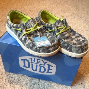 Boys Hey Dude Wally Youth Camo size Youth 4
